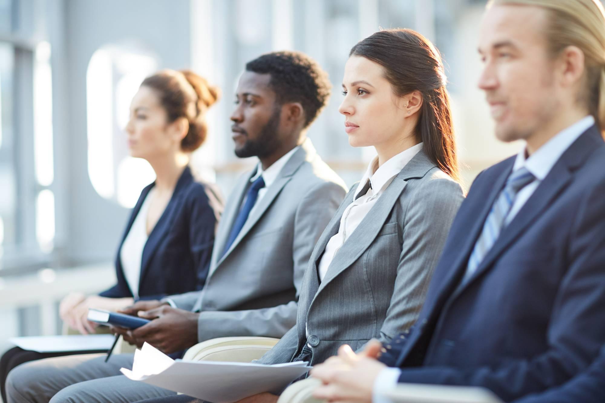 බොහෝ දෙනෙකුට රැකියා ඇබෑර්තු සඳහා ප්රතිචාර නොලැබීමට ප්රධානතම හේතුව වන්නේ ඔවුන්ගේ Resume එක ATS (Applicant Tracking System) නමැති මෘදුකාංගය මගින් ප්රතික්ෂේප වීමයි.